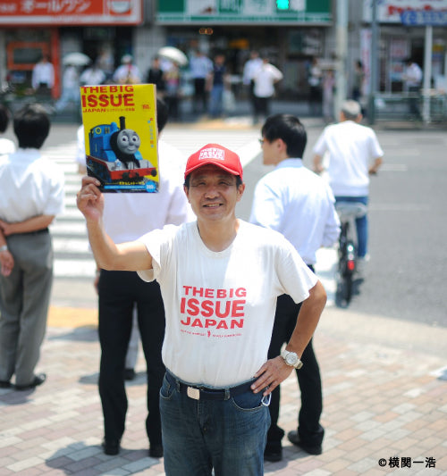 【寄稿】フェアトレード・オーガニックコットンのTシャツに支えられて『ビッグイシュー日本版』は14周年を迎えました。