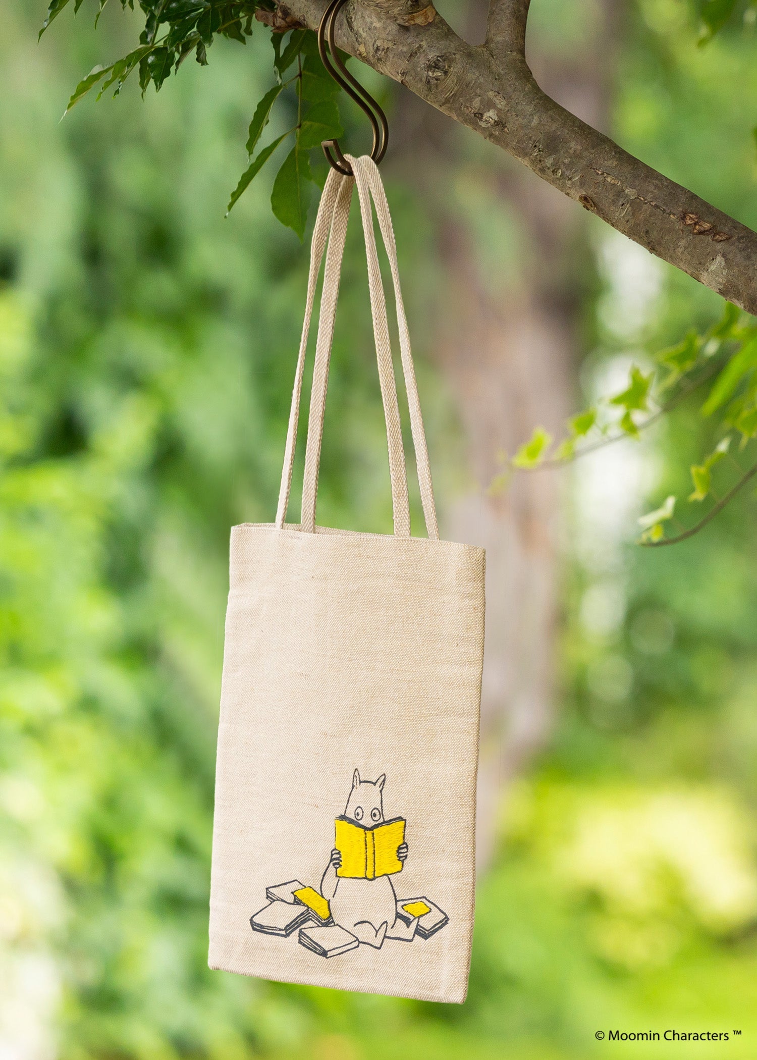 ムーミン プリント&手刺繍トートバッグ・本を読むムーミントロール