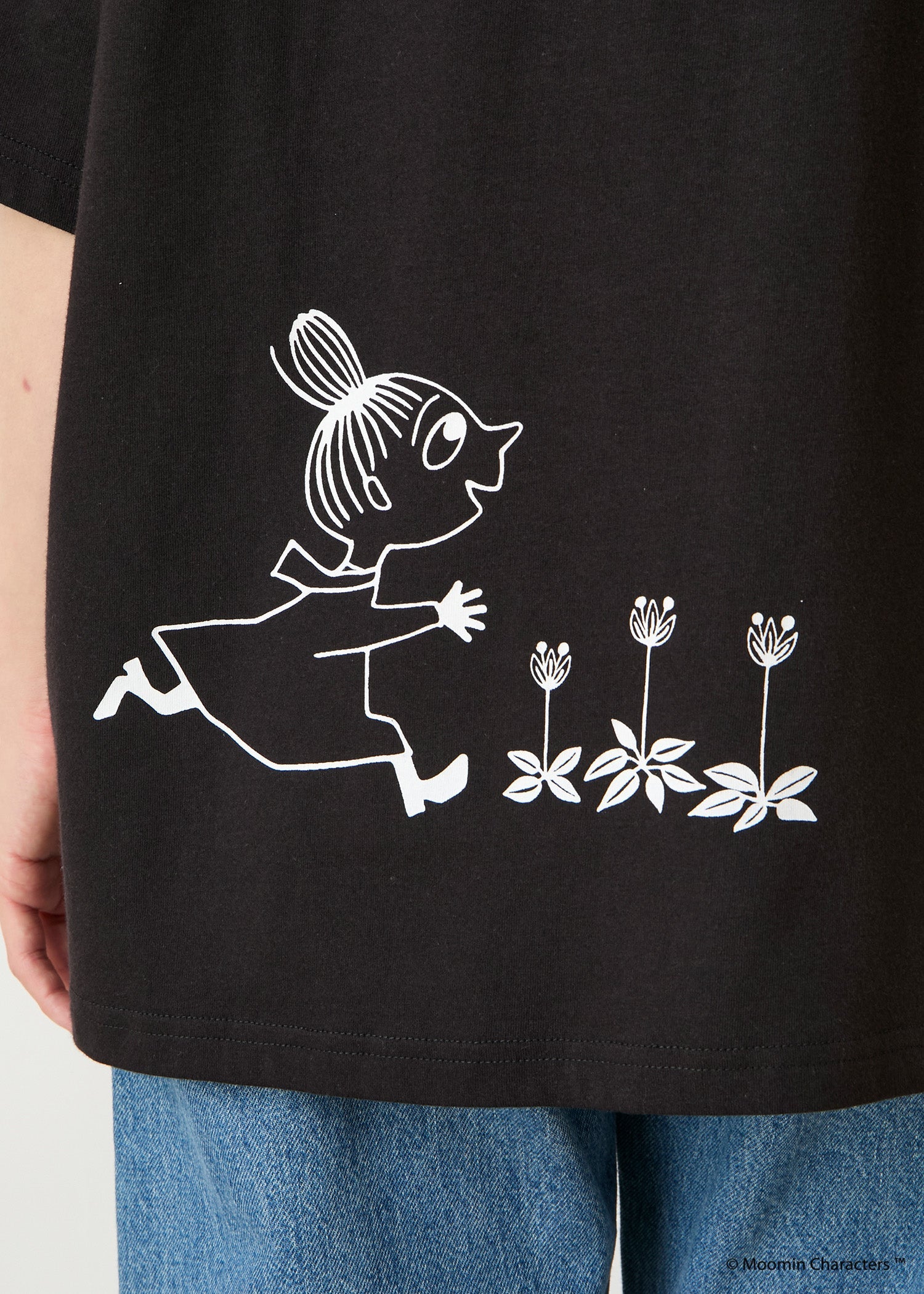 ムーミン オーガニックコットンスリットTシャツ・お花畑を駆けるリトルミイ