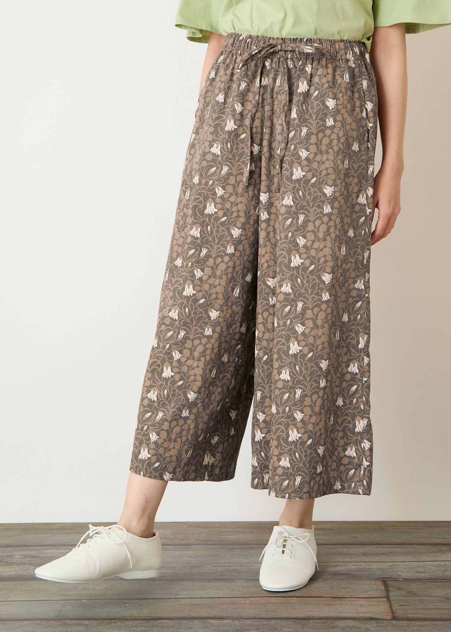 V&A オーガニックコットンサテン ワイドパンツ メイデンヘア&ヘアベル柄