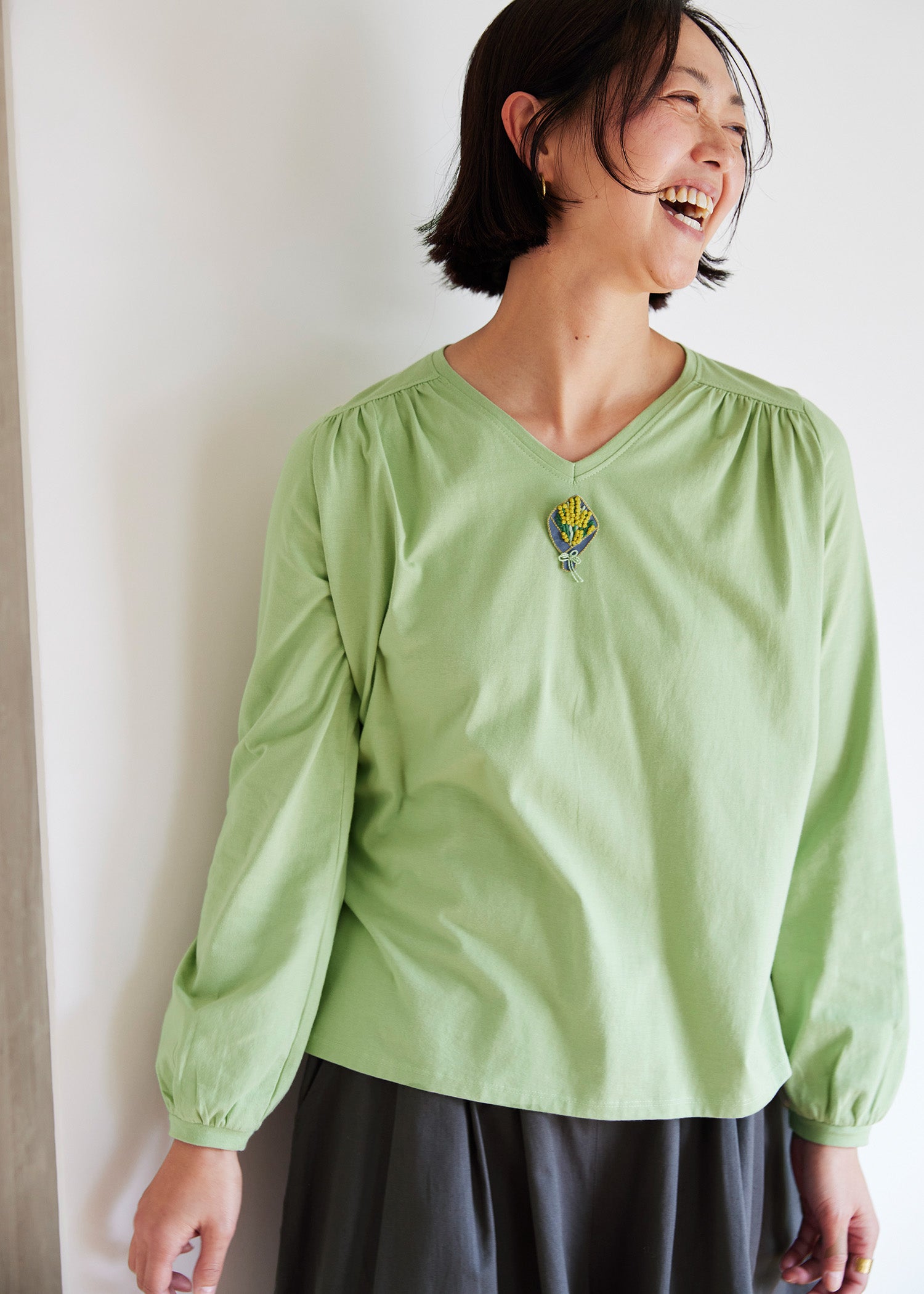 手刺繍ブローチ ミモザブーケ
