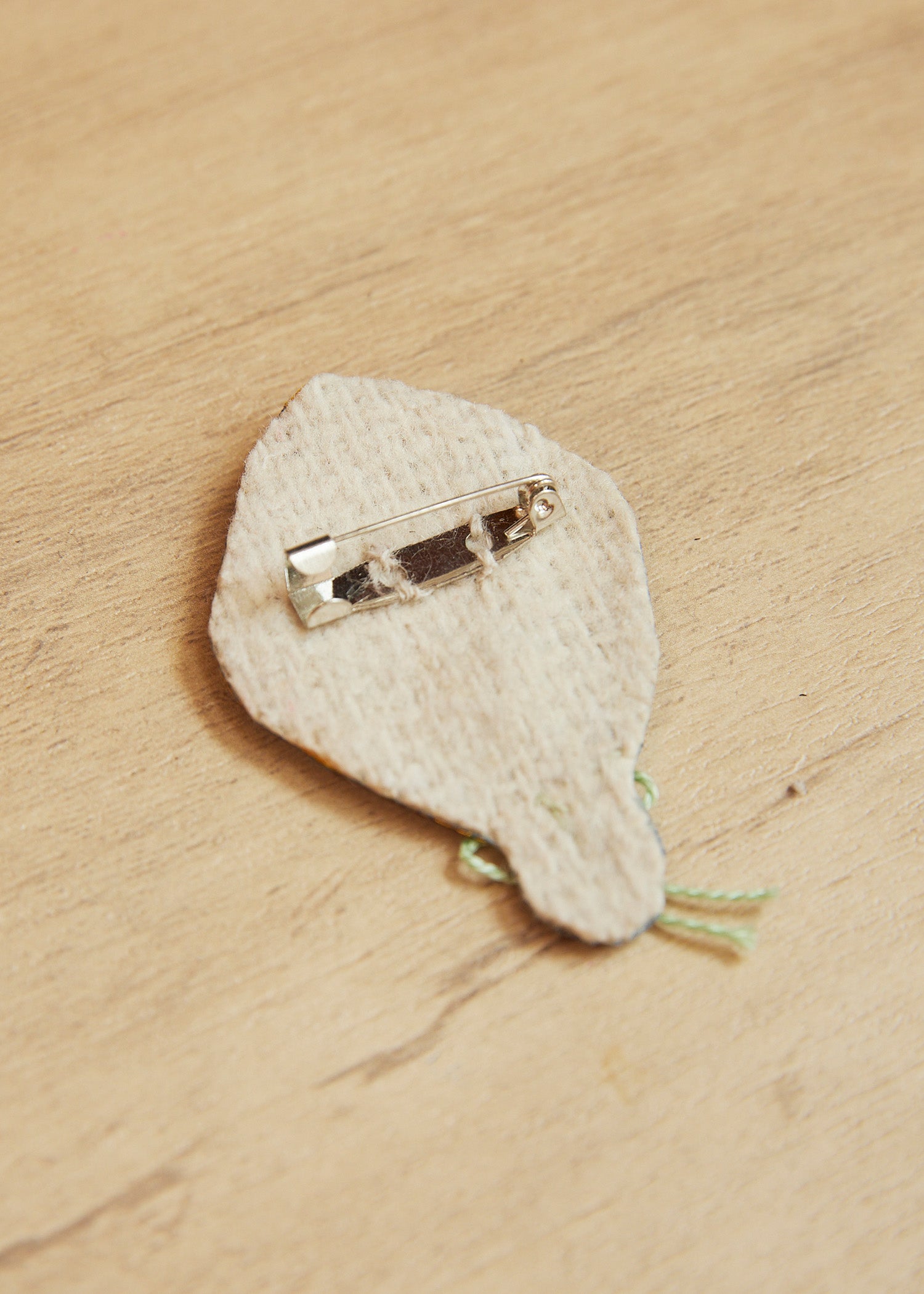 手刺繍ブローチ ミモザブーケ