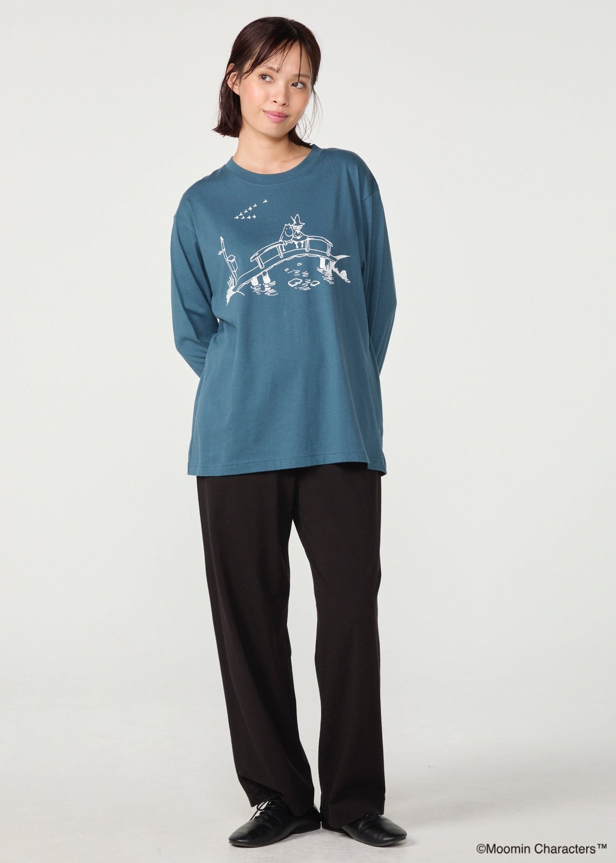 ムーミン オーガニックコットン ユニセックスロングスリーブTシャツ・橋の上のフレンズ