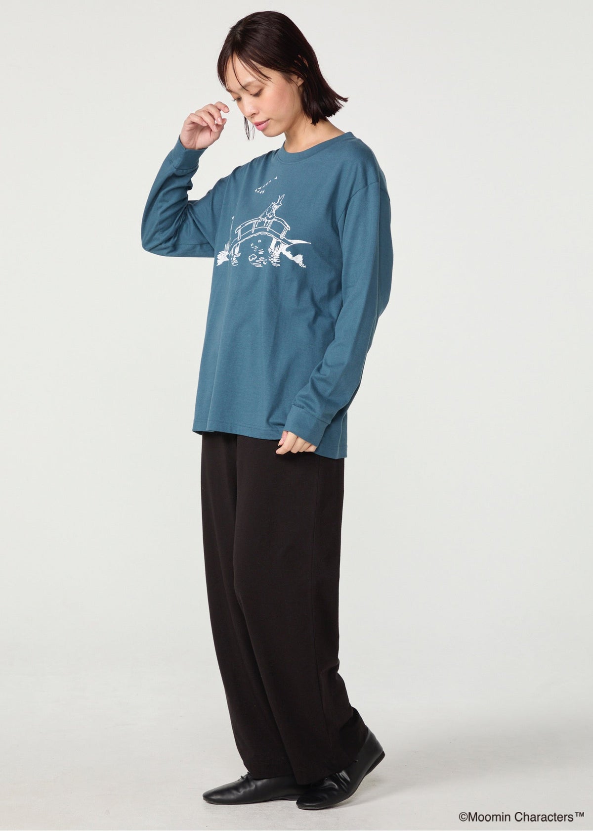 ムーミン オーガニックコットン ユニセックスロングスリーブTシャツ・橋の上のフレンズ