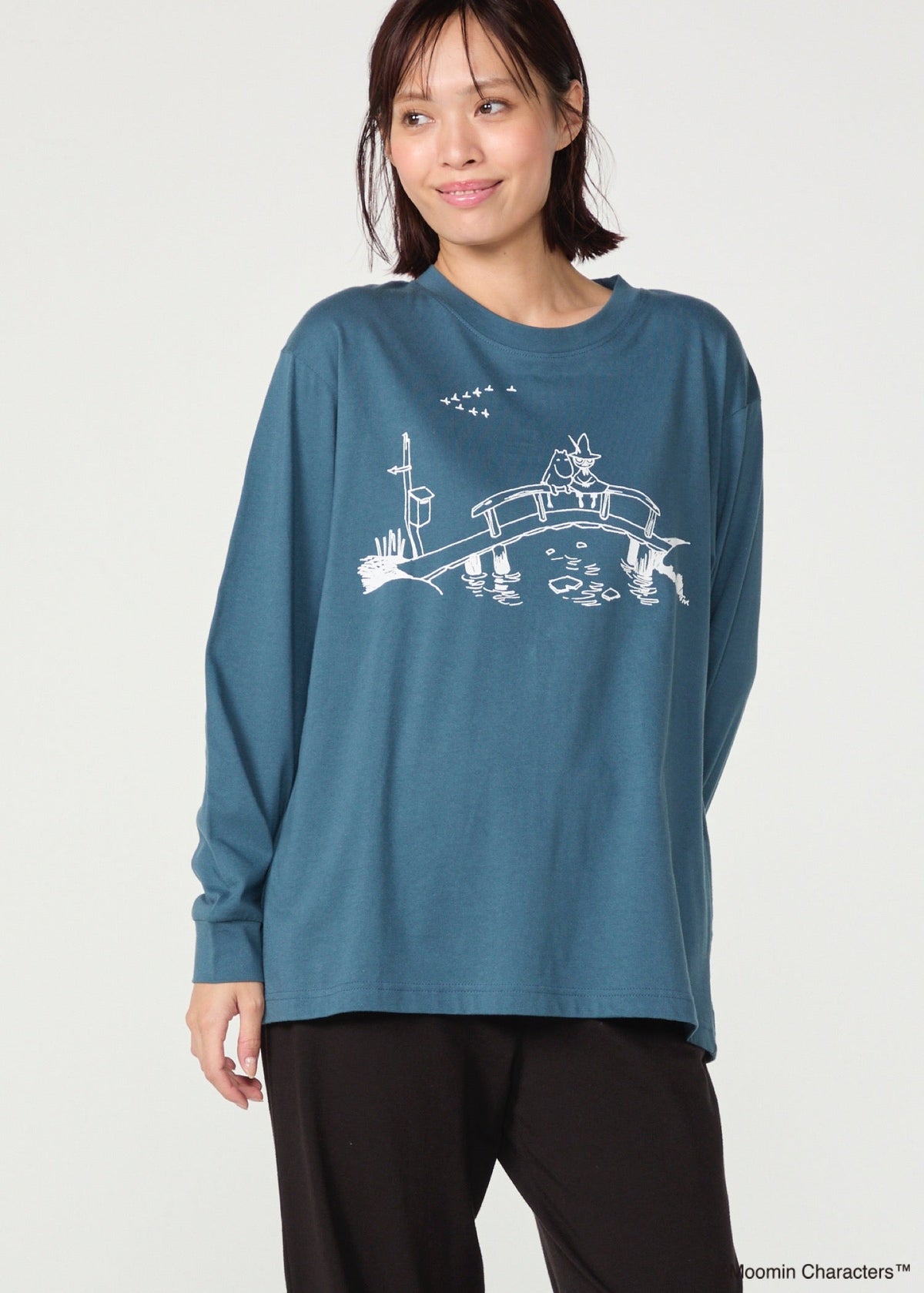 ムーミン オーガニックコットン ユニセックスロングスリーブTシャツ・橋の上のフレンズ