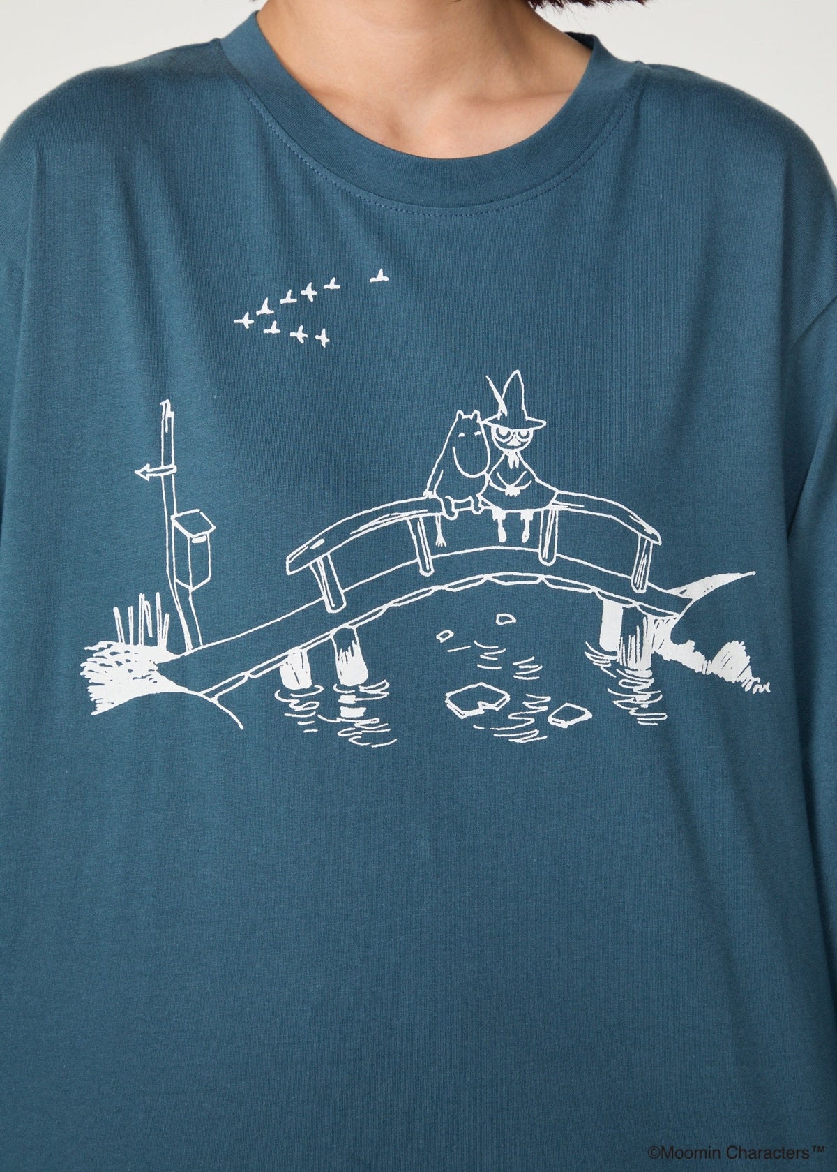 ムーミン オーガニックコットン ユニセックスロングスリーブTシャツ・橋の上のフレンズ