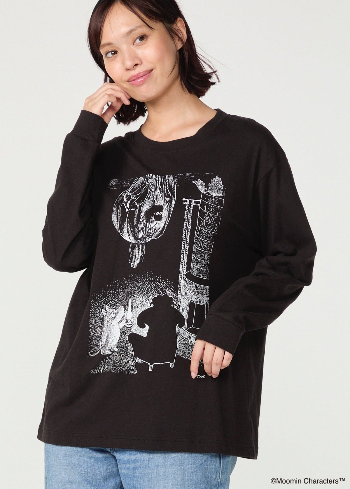 ムーミン オーガニックコットン ユニセックスロングスリーブTシャツ・ランプに照らされたムーミンとご先祖さま