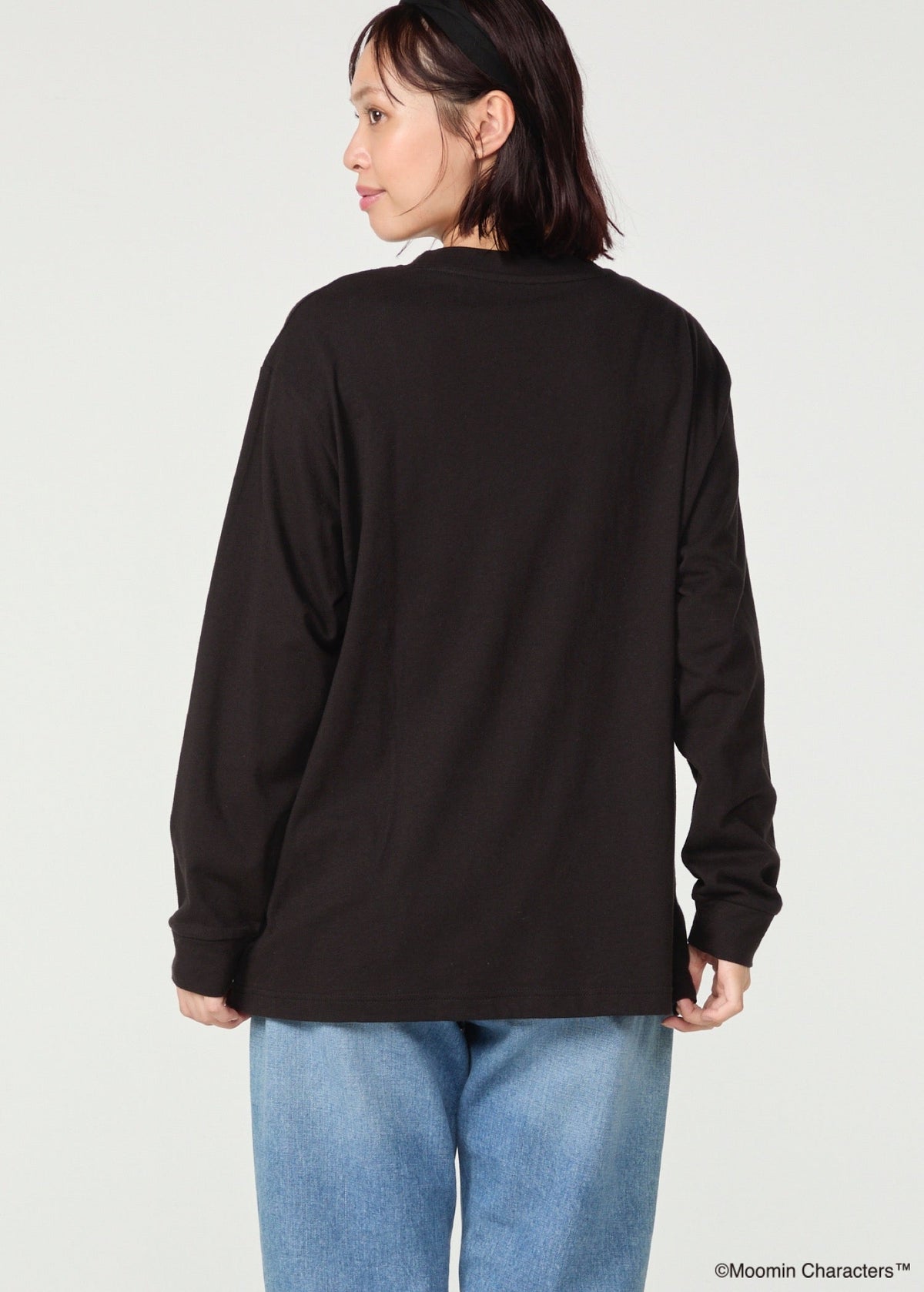 ムーミン オーガニックコットン ユニセックスロングスリーブTシャツ・ランプに照らされたムーミンとご先祖さま