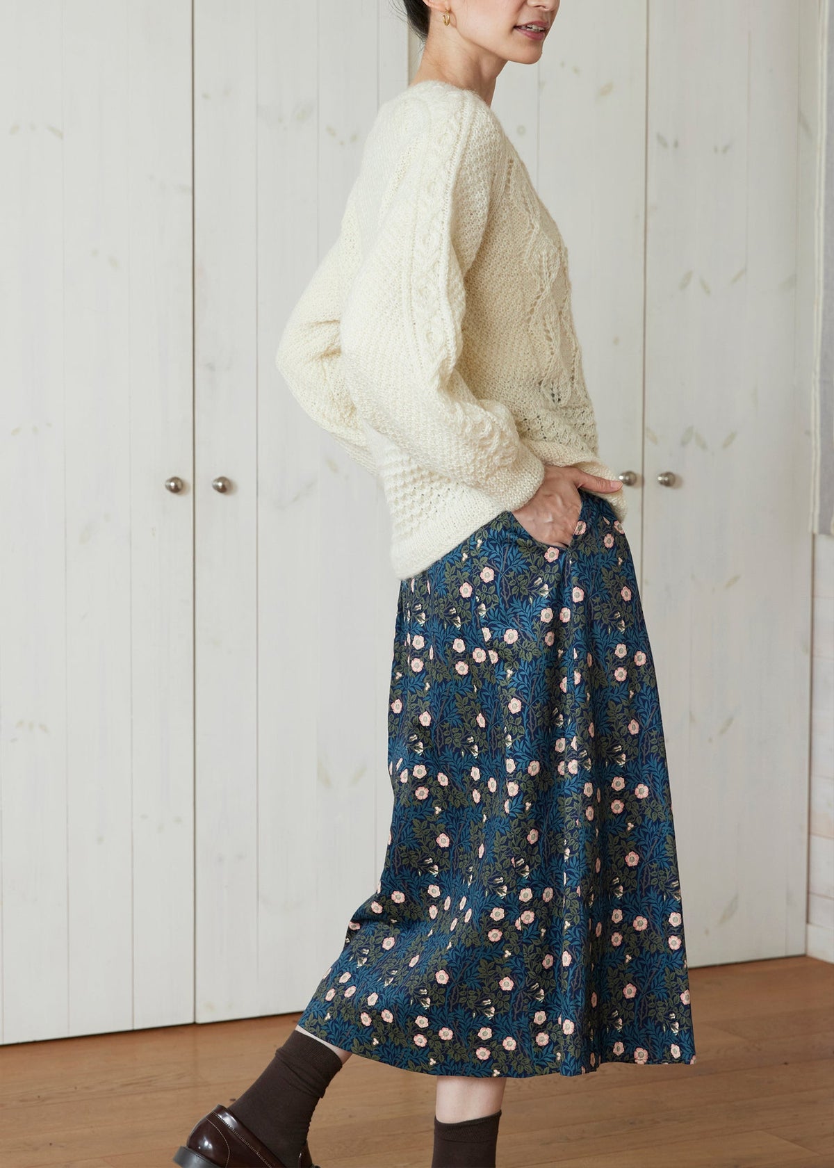 V&A オーガニックコットンサテン フレアスカート スイート・ブライアー柄