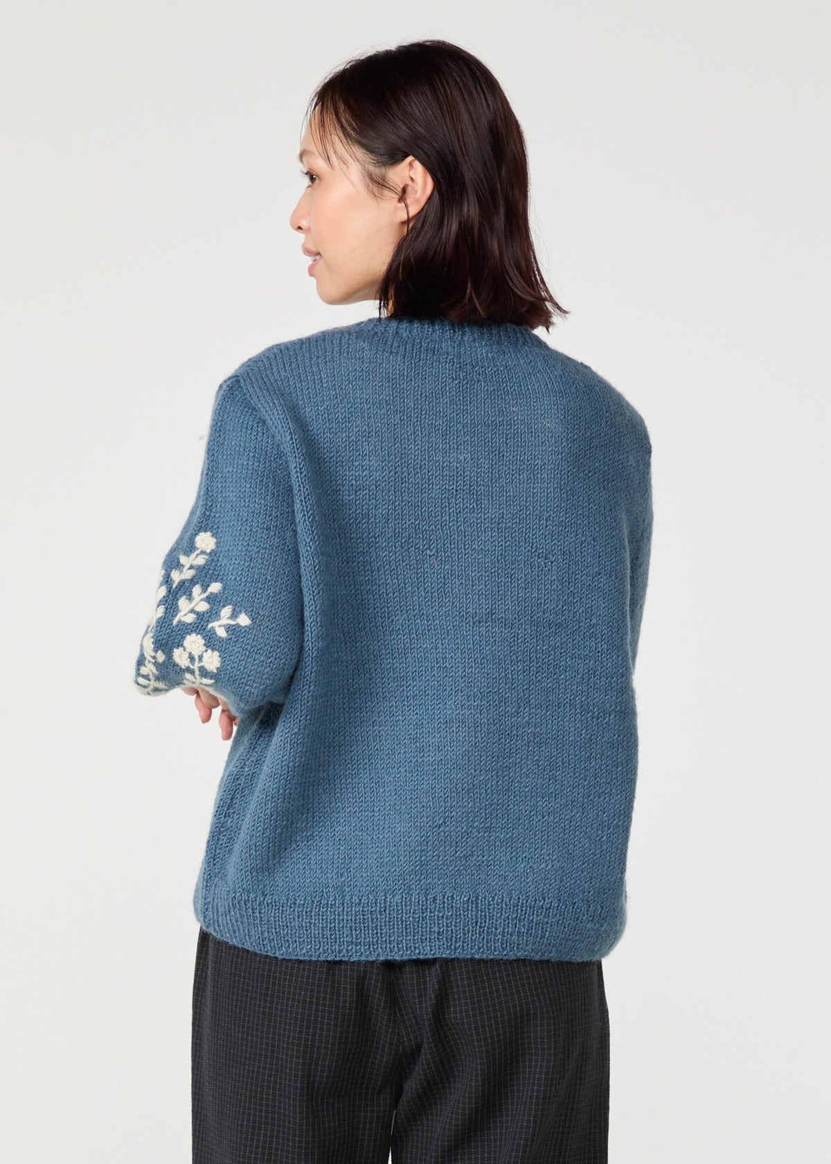 手編み&手刺繍フラワー柄 パフスリーブプルオーバー