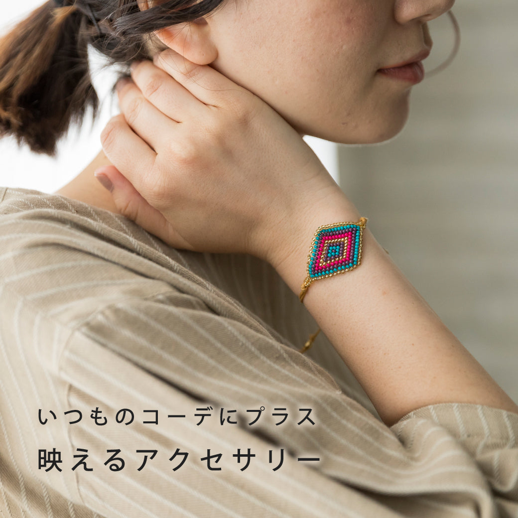 ガラス工房を持つタラ・プロジェクトよりアクセサリーをお届けします
