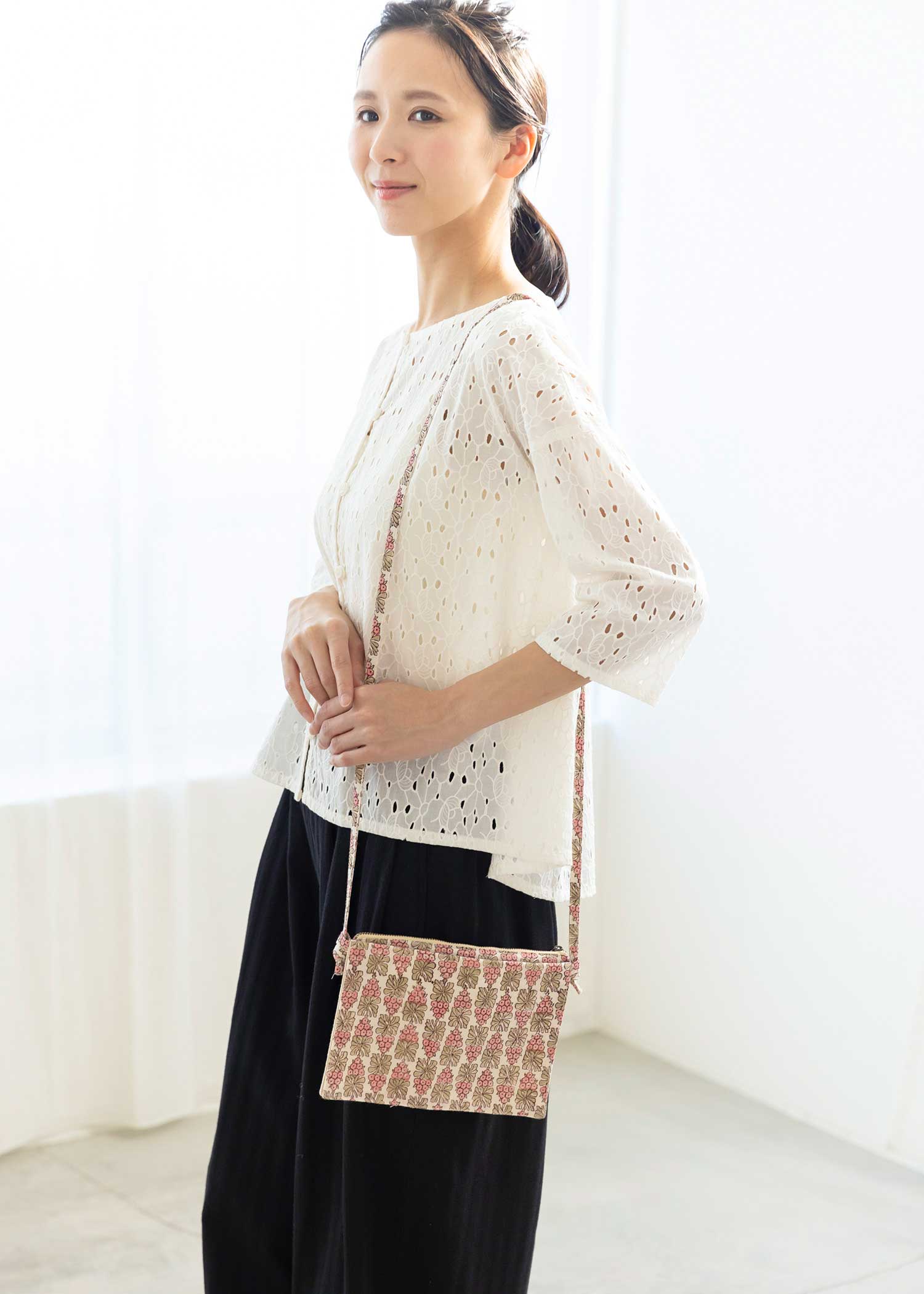 Ｖ＆Ａ ブロックプリント３ＷＡＹポシェット