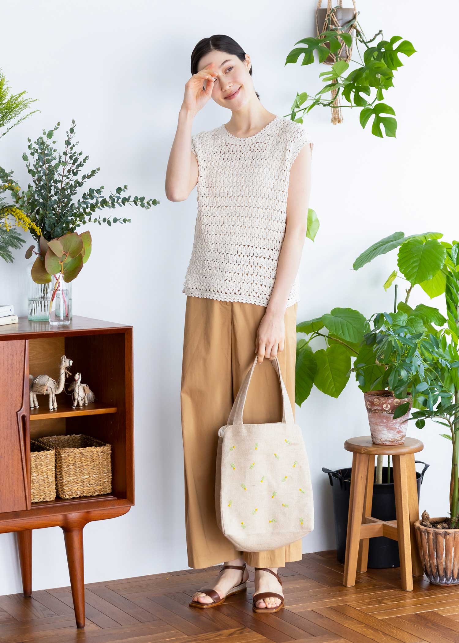 手刺繍バッグ　ミモザ