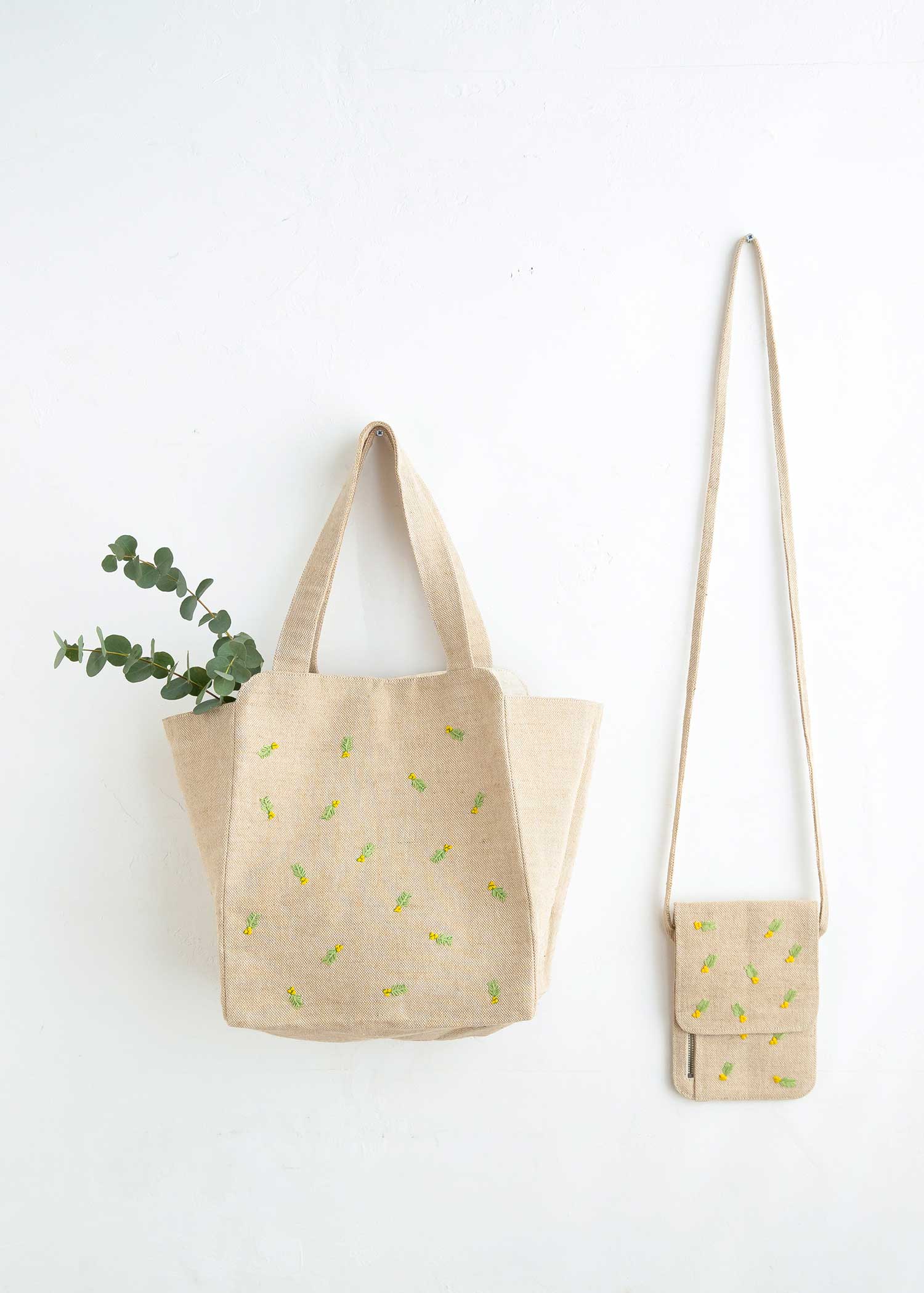 手刺繍バッグ　ミモザ