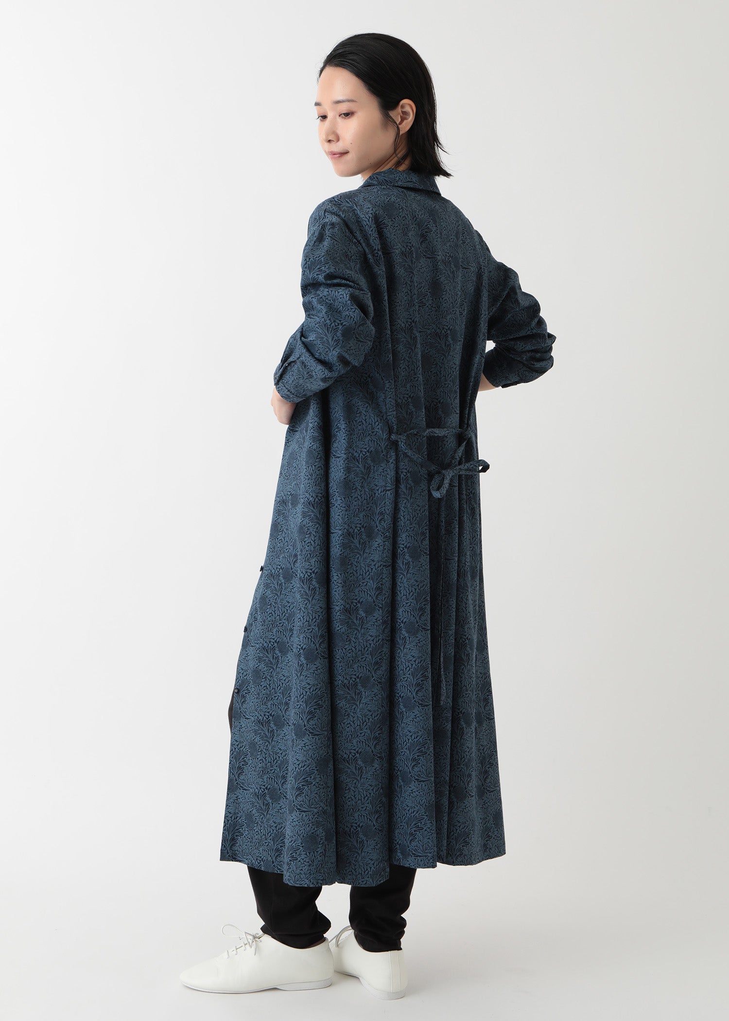 Ｖ＆Ａ オーガニックコットンサテン シャツワンピース アップル柄