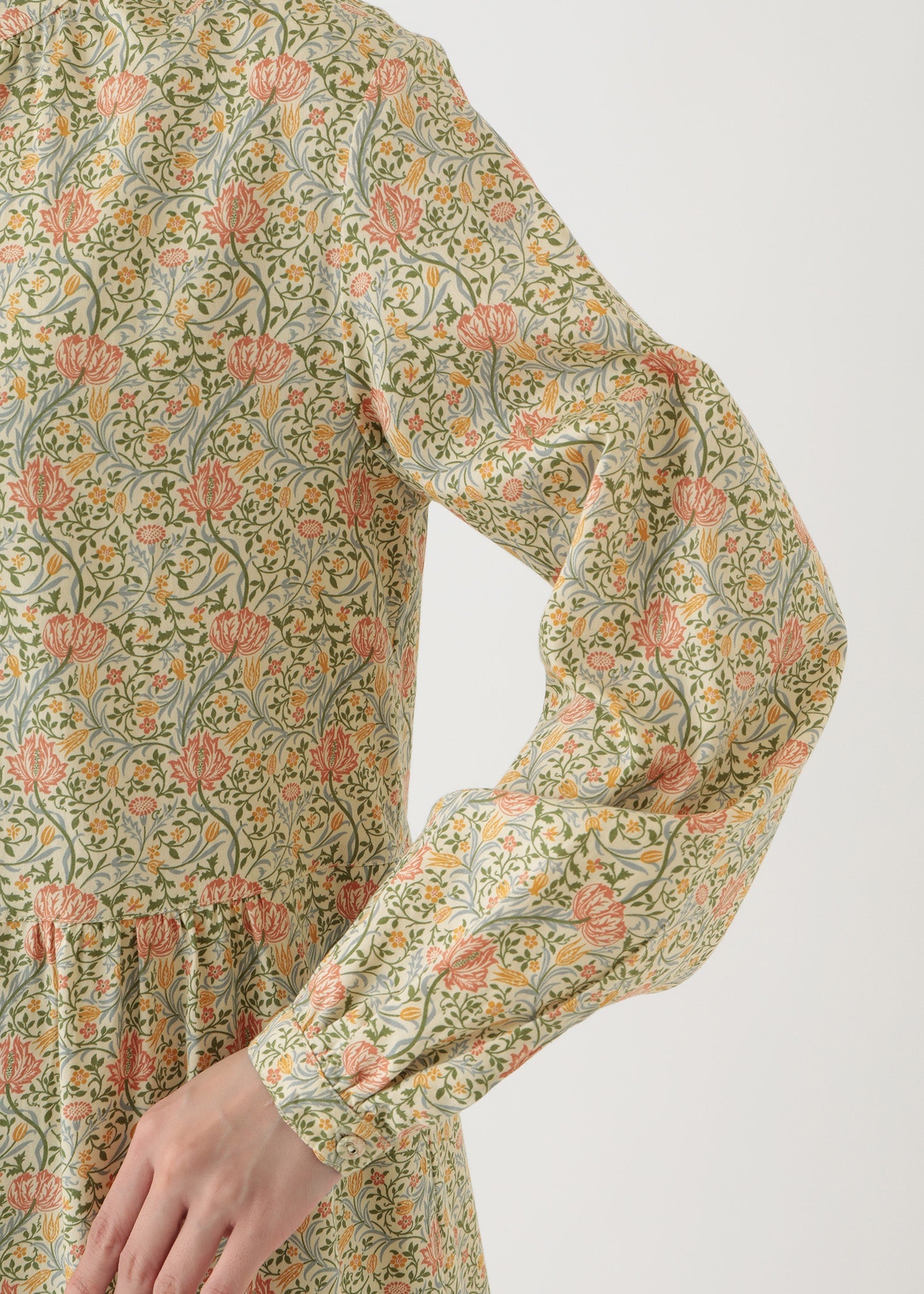 Ｖ＆Ａ オーガニックコットンサテン ロングワンピース フローラ柄