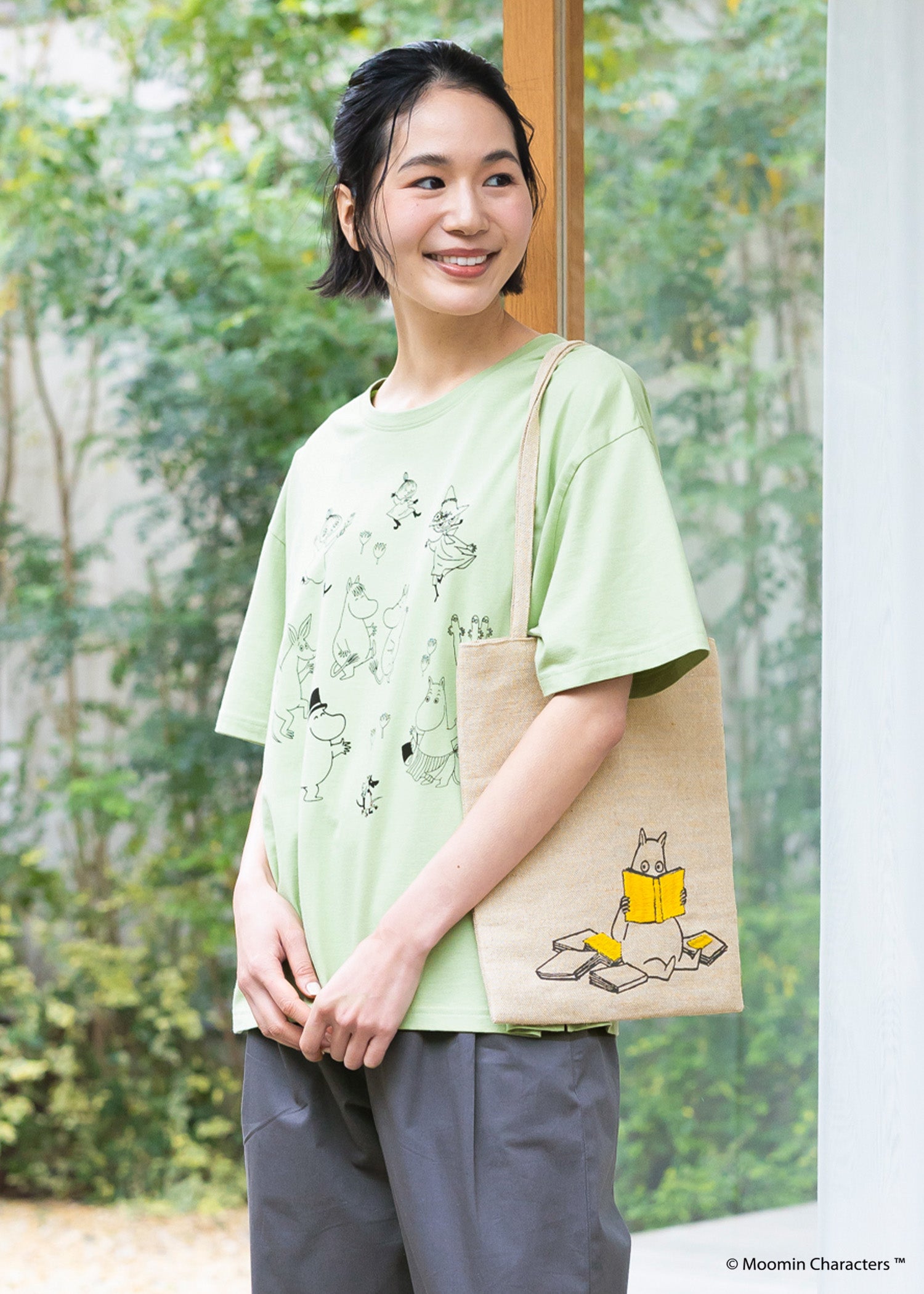 ムーミン プリント＆手刺繍トートバッグ・本を読むムーミントロール