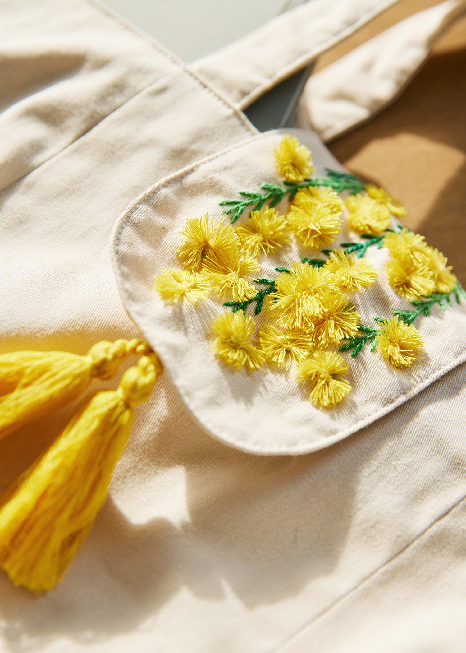 手刺繍コットンバッグ ミモザ