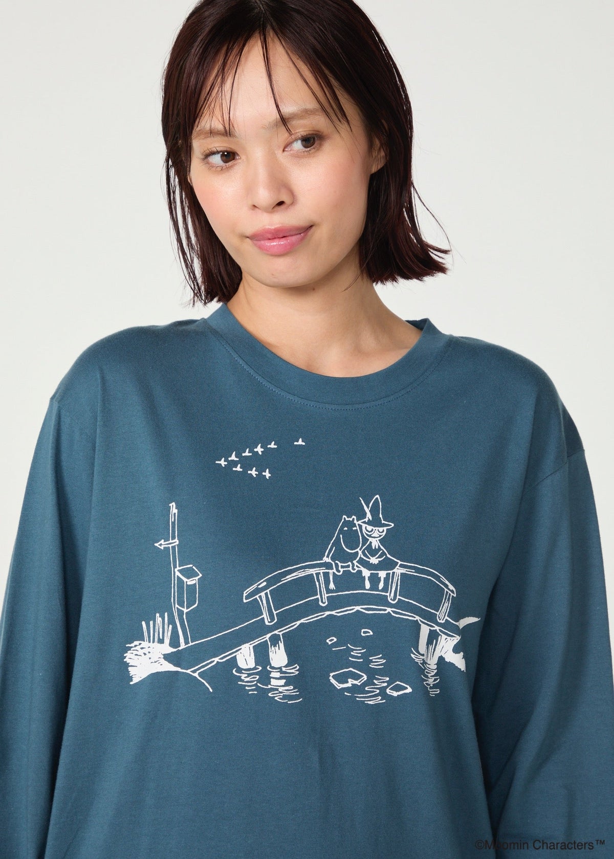 ムーミン オーガニックコットン ユニセックスロングスリーブＴシャツ・橋の上のフレンズ