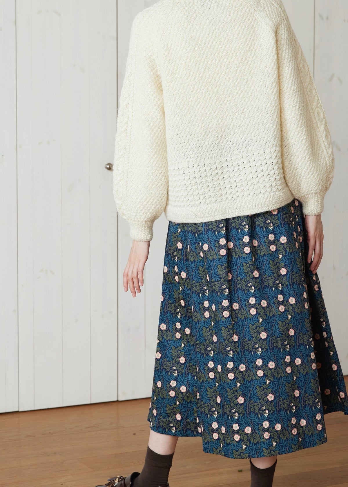 Ｖ＆Ａ オーガニックコットンサテン フレアスカート スイート・ブライアー柄