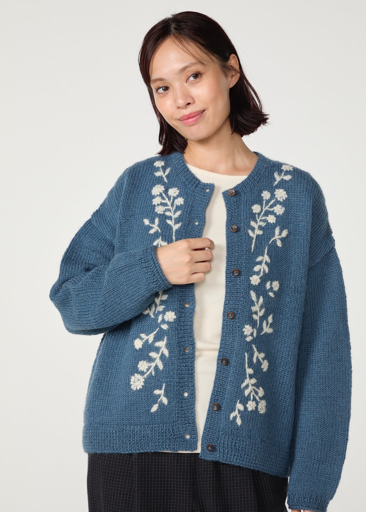 手編み＆手刺繍フラワー柄 カーディガン
