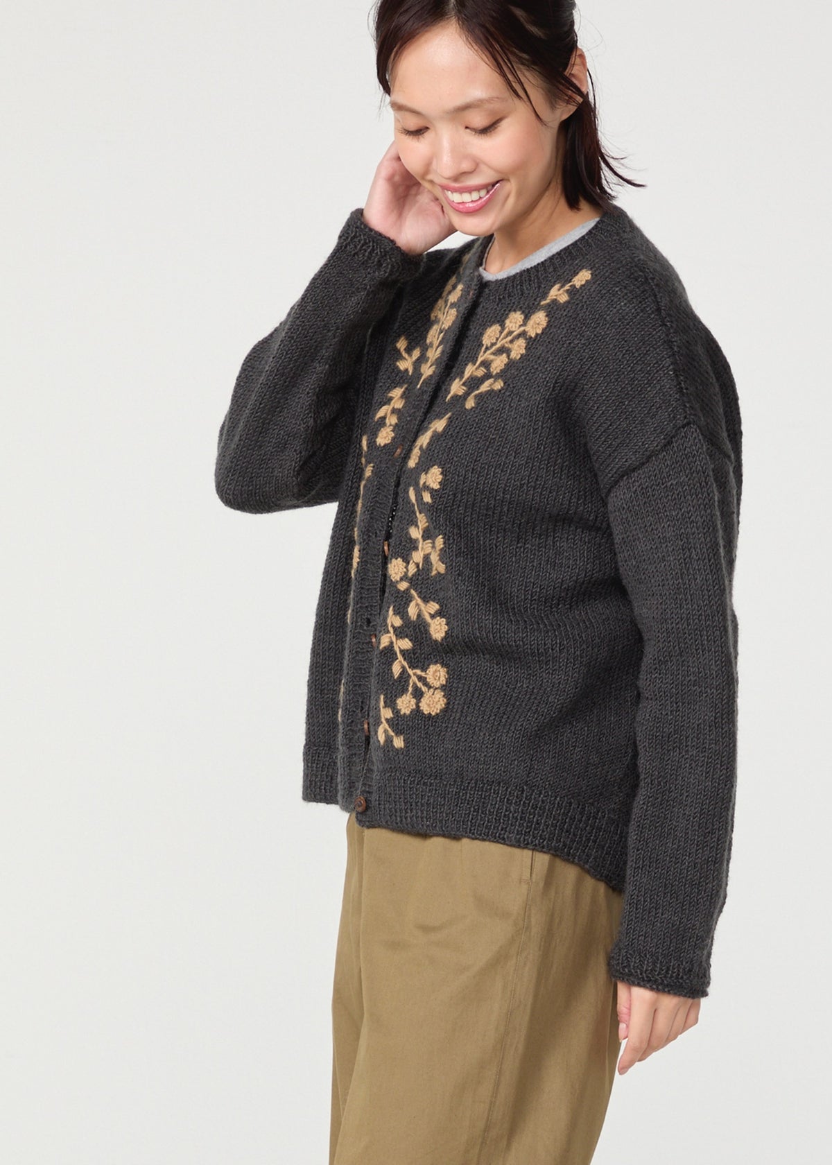 手編み＆手刺繍フラワー柄 カーディガン