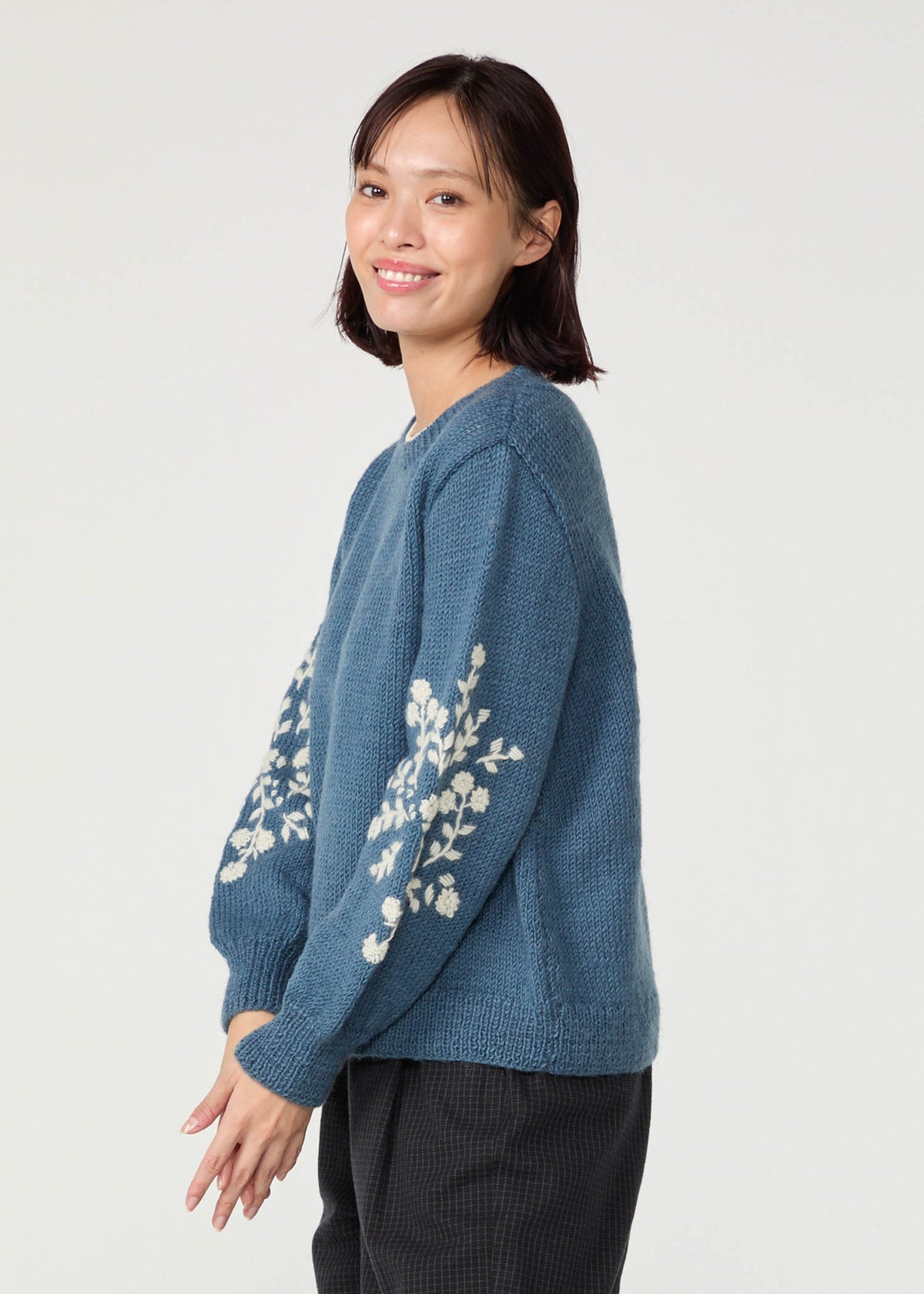 手編み＆手刺繍フラワー柄 パフスリーブプルオーバー
