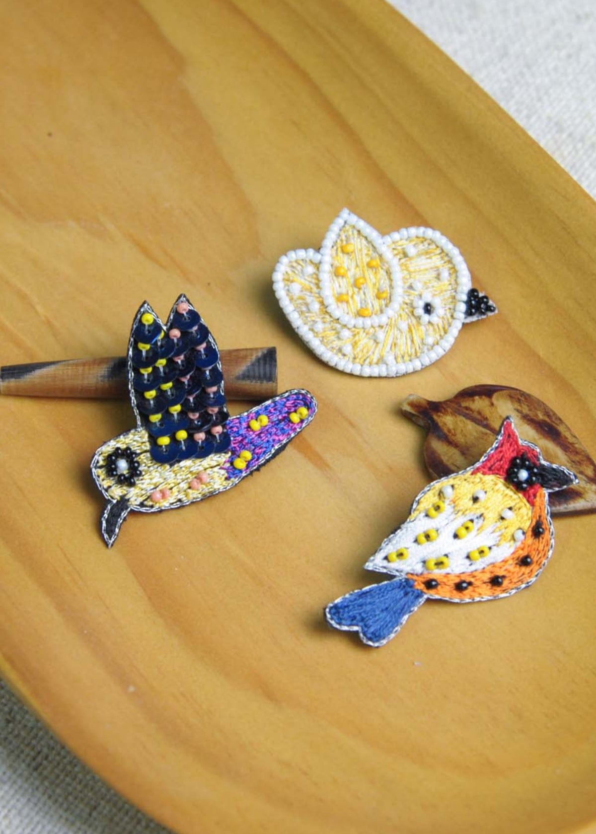 手刺繍バードブローチ・ハチドリ
