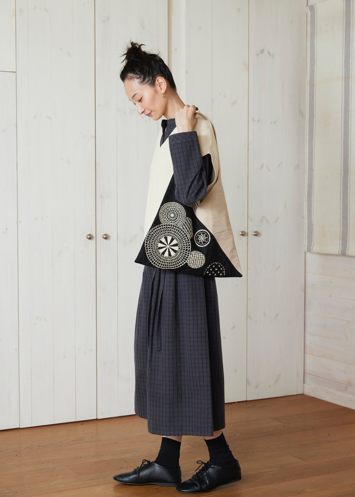 手刺繍ジュートコットン ワンショルダーバッグ・サークルモチーフ